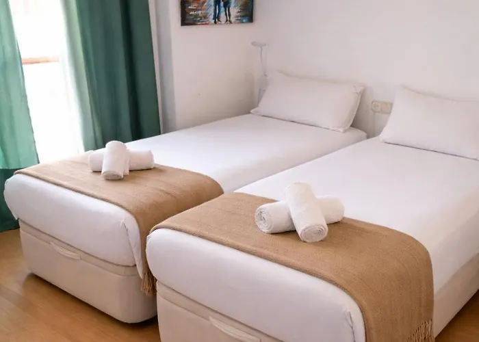 Апартаменты Singularstays Reina Ii